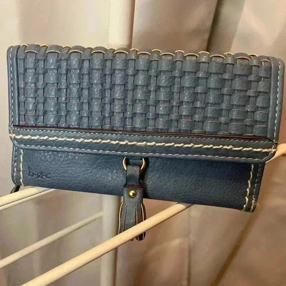 b.o.c. Bankford Woven Deluxe Faux Leather Wallet.. New - Picture 3 of 5